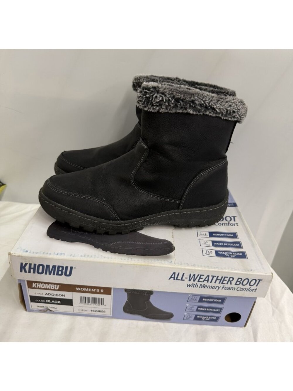 Khombu Addison Women’s Black Faux Fur Trim Winter Boots Size 9 Memory Foam